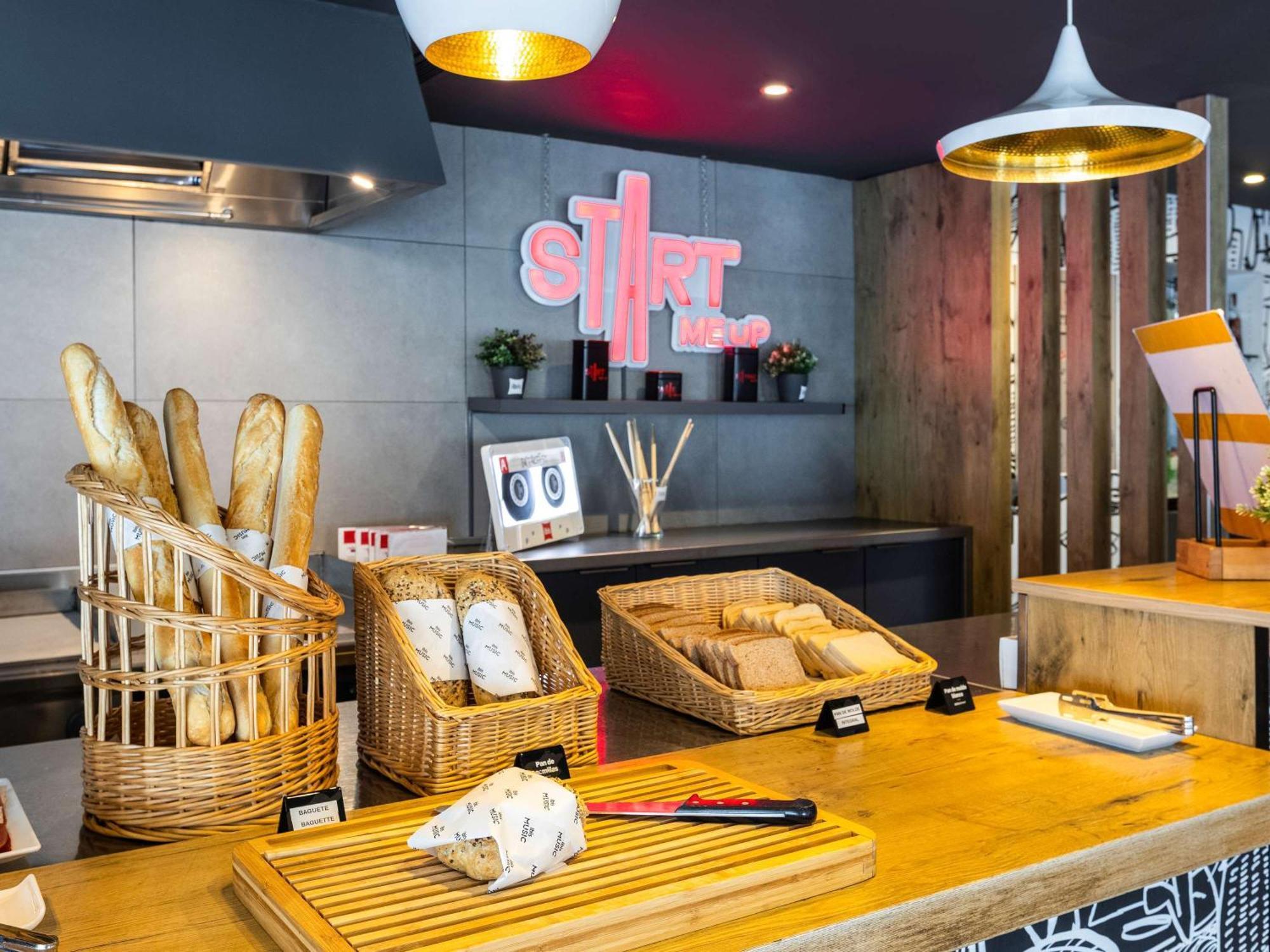 Ibis Bilbao Barakaldo Hotel Bagian luar foto