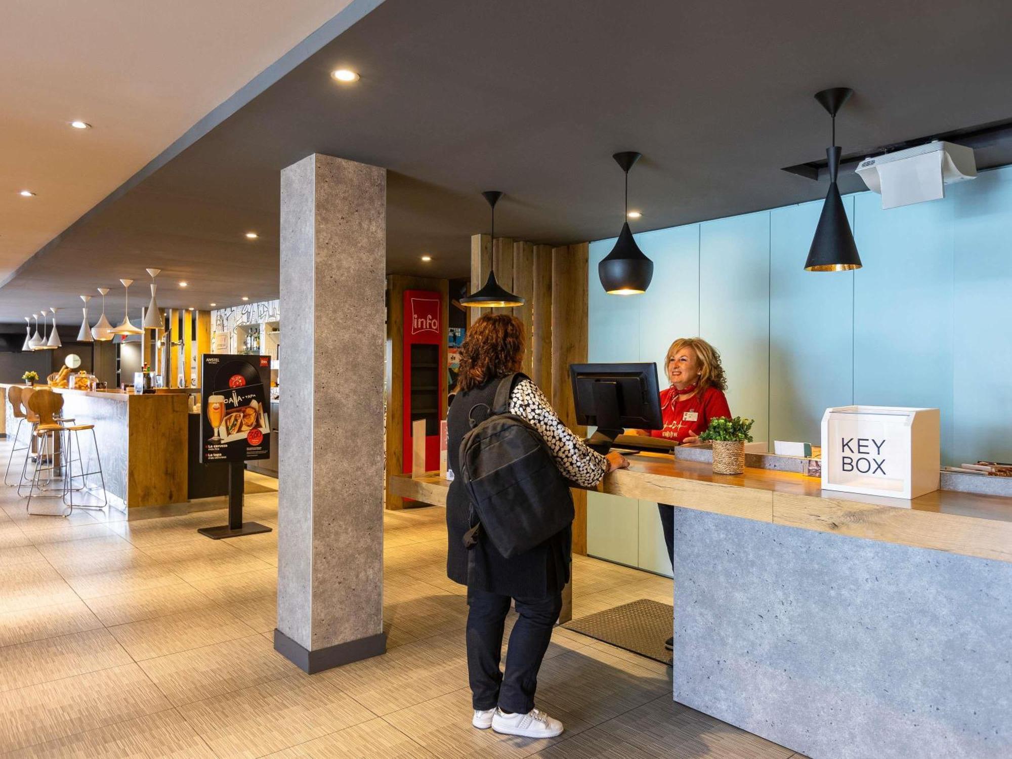 Ibis Bilbao Barakaldo Hotel Bagian luar foto